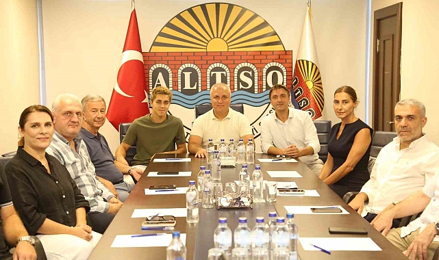 Eskrim dünya şampiyonundan Başkan Erdem'e ziyaret
