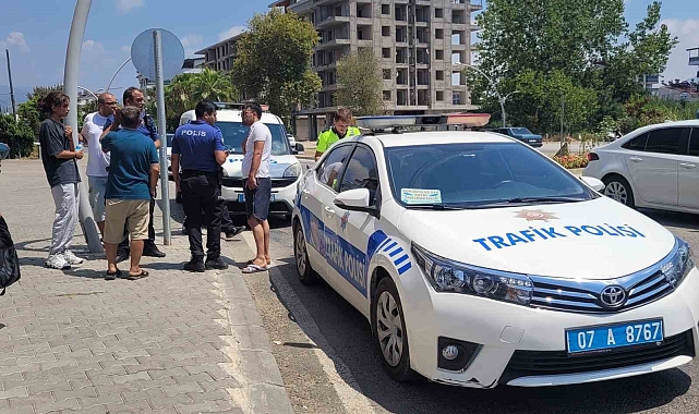Hafif ticari araç ile motosiklet çarpıştı: 1 yaralı