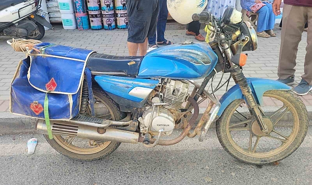 Hafif ticari araç ile motosiklet çarpıştı: 2 yaralı