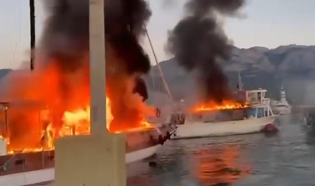 Kemer’de tekne alev alev yandı, yangının sıçradığı 2 teknede de hasar oluştu