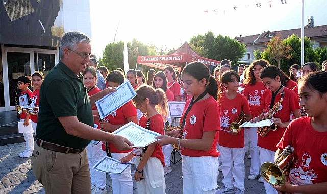 Kemer'de kursiyerler sertifikalarını aldı