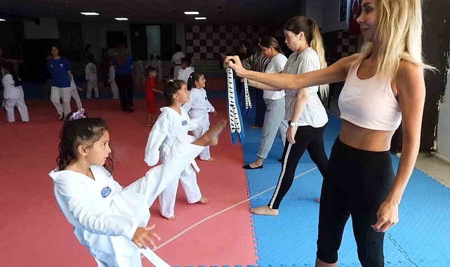 Kepez'de anneler ve çocukları tekvando antrenmanında buluştu