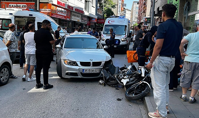 Kontrolden çıkan motosiklet kaldırımda yürüyenlere çarptı