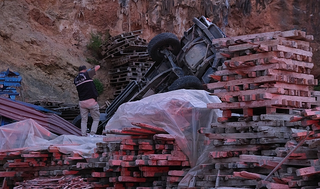 Kontrolden çıkan safari aracı 10 metreden yuvarlandı; anne öldü, bebeği yaralı