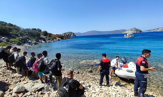 Marmaris'te 13 kaçak göçmen ve 2 organizatör şüphelisi yakalandı
