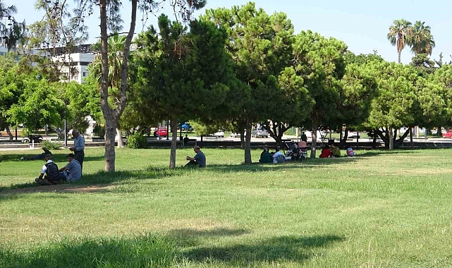 Mersin'de sıcak hava bunaltıyor