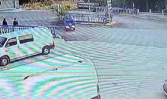 Motosikletlerin çarpıştığı kaza güvenlik kamerasında