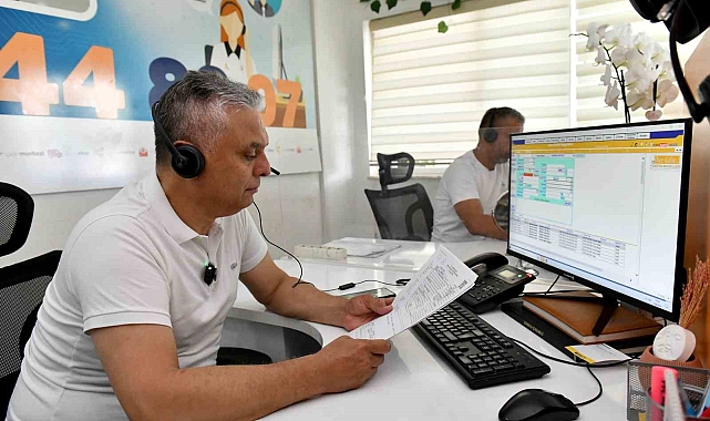 Muratpaşa Belediye Başkanı Uysal, Turunç Masa'da telefonları cevapladı
