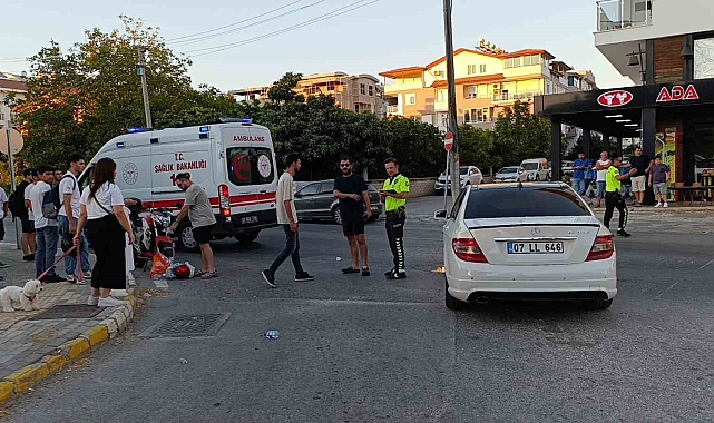 Otomobil ile çarpışan motosikletli ve arkasındaki yolcu yaralandı