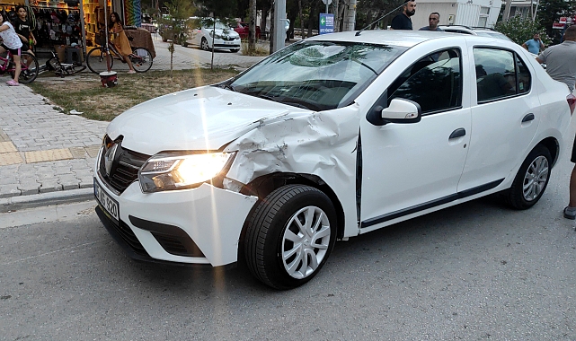 Otomobille çarpışan motosikletin sürücüsü yaralandı