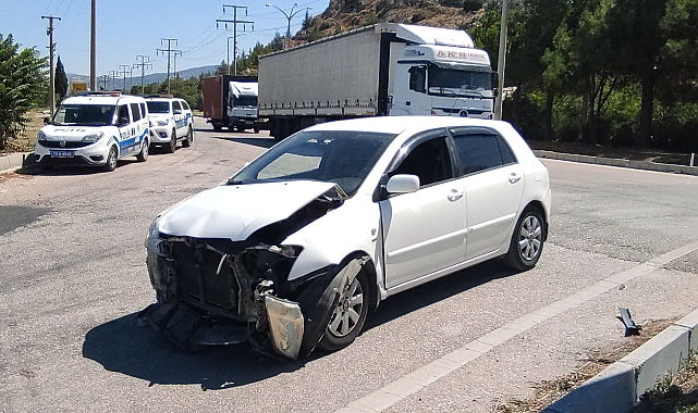 Otomobiller kavşakta çarpıştı: 2 yaralı