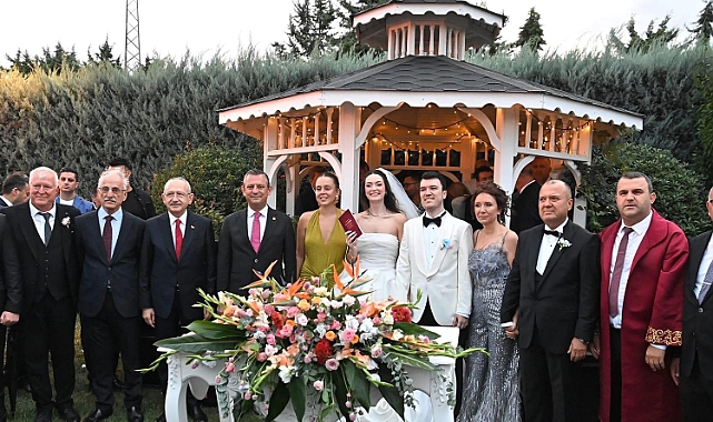 Özel ve Kılıçdaroğlu, nikah şahitliği yaptı
