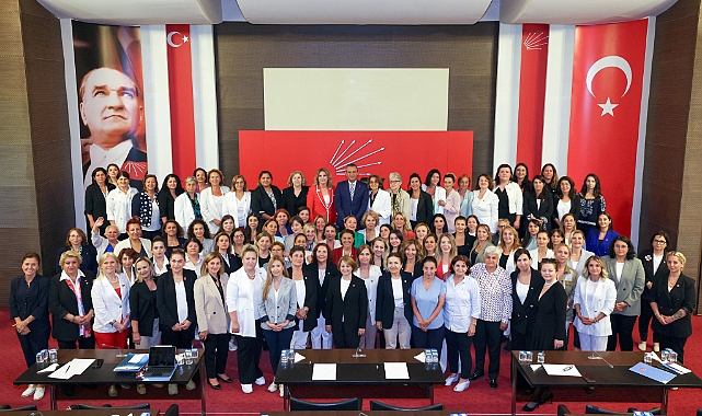 Özgür Özel, CHP Kadın Kolları yönetimiyle bir araya geldi