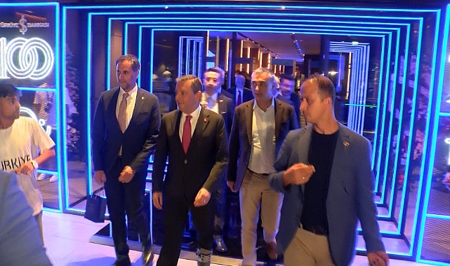 Özgür Özel, İş Bankası'nın 100'ncü kuruluş yıldönümü resepsiyonuna katıldı