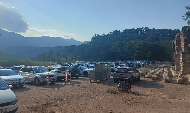 Phaselis’te Hafta Sonu Yoğunluğu: Otoparkta Yer Bulmak Zor