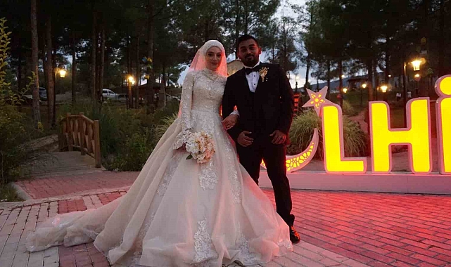 Prag'da tanıştığı Hintli eşiyle Gölhisar'da evlendi