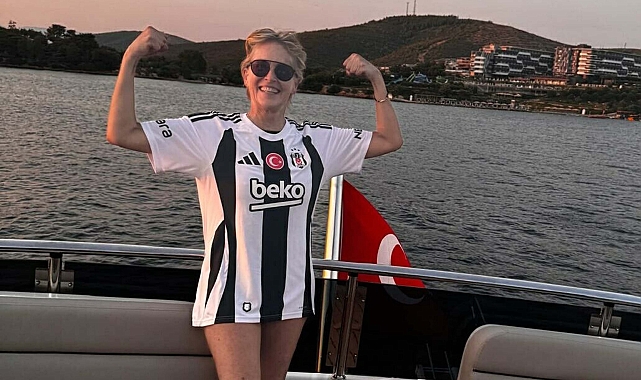 Sharon Stone'a, Bodrum'da Beşiktaş forması hediye edildi