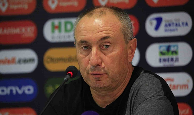 Stanimir Stoilov: "İlk maç sıkıntılarımızı görmek adına fırsat oldu"