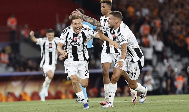Süper Kupa'yı Beşiktaş müzesine götürdü