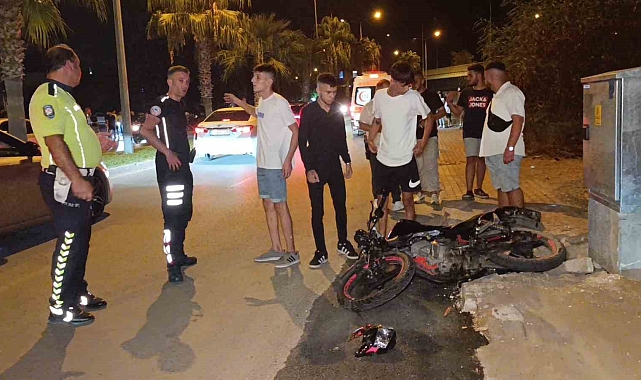 Uygulamadan kaçıp ters yola girdi, sivil polise ve yayaya çarptı:3 yaralı