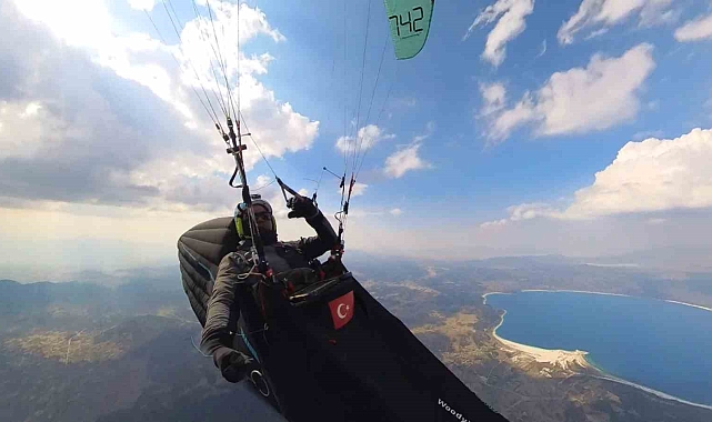 Yamaç Paraşütü Dünya Kupası'nda 121 kilometre uçan sporcular Burdur'a iniş yaptı