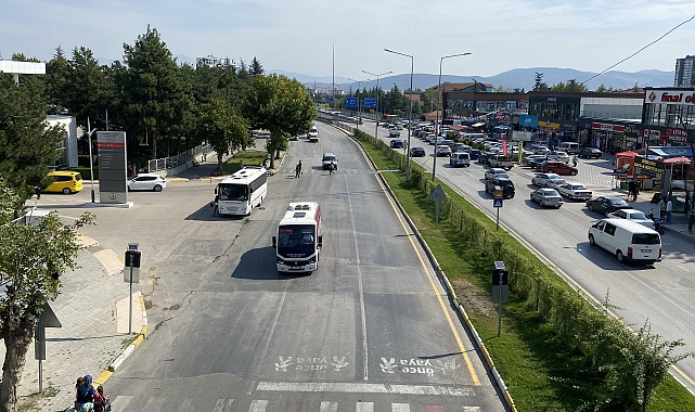 Yayalar yürüyen merdivenli üst geçidi tercih etmedi