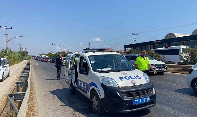 Yolun karşısına geçmek isterken otomobilin çarptığı yaya yaralandı