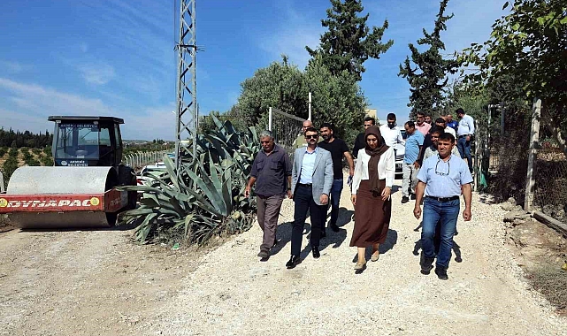 Akdeniz'in kırsal mahallelerinde yollar asfaltlanıyor