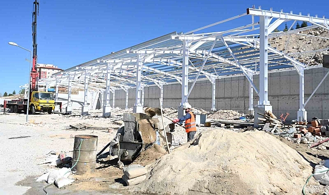 Akkent Mahallesi'ne kapalı pazaryeri kazandırılıyor