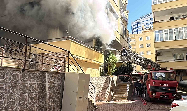 Alanya'da çıkan yangında daire kullanılamaz hale geldi