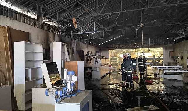 Alanya'da mobilya atölyesinde yangın