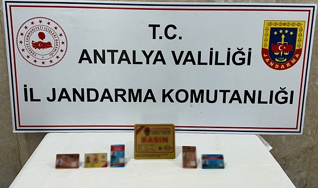 Alanya'da sahte basın kimliğiyle gezen şüpheli yakalandı