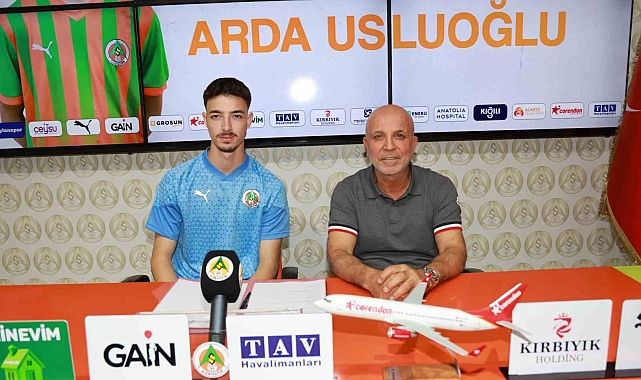 Alanyaspor, genç santrforu renklerine bağladı