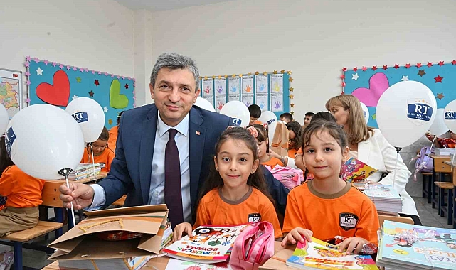 Antalya'da 514 bin 888 öğrenci, 38 bin 266 öğretmen ders başı yaptı