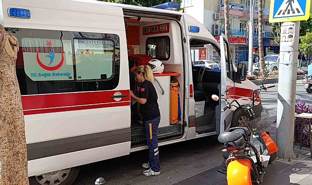 Antalya'da ani fren yapan motosiklet devrildi, sürücü yaralandı
