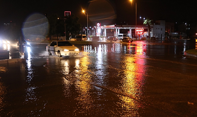 Antalya'da, beklenen yağmur etkili oldu