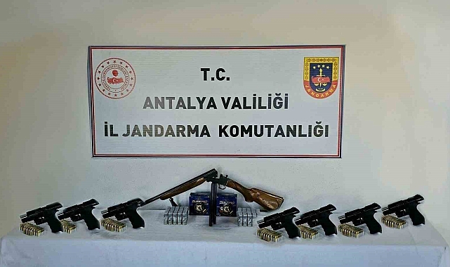 Antalya'da İki İlçede Ruhsatsız Silahlar Ele Geçirildi