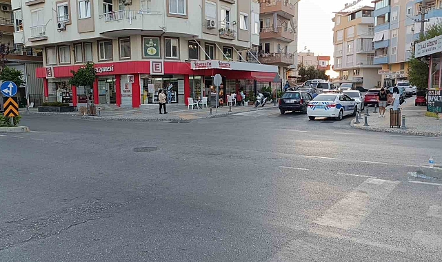 Antalya'da motosiklet ile elektrikli bisiklet çarpıştı: 2 yaralı