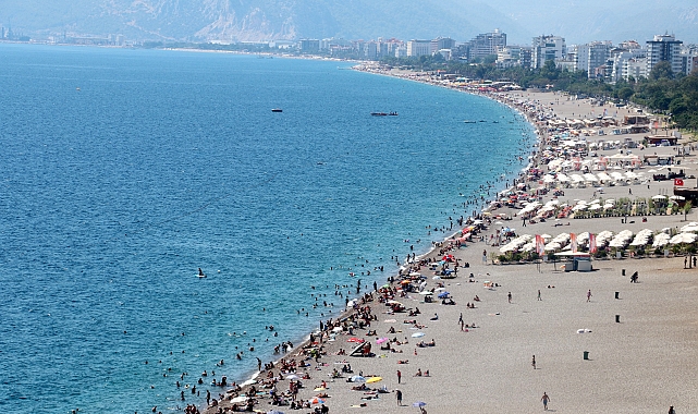 Antalya'da sıcak havada deniz ve mangal keyfi