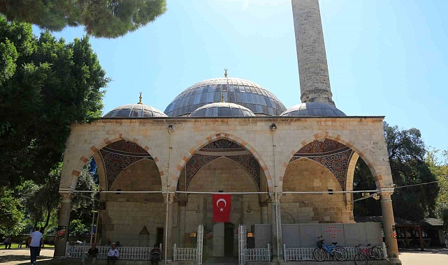 Antalya'da tarihi cami madde bağımlılarının mekanı oldu