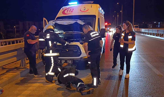 Akseki'ye giden ambulansın motorunda yangın çıktı