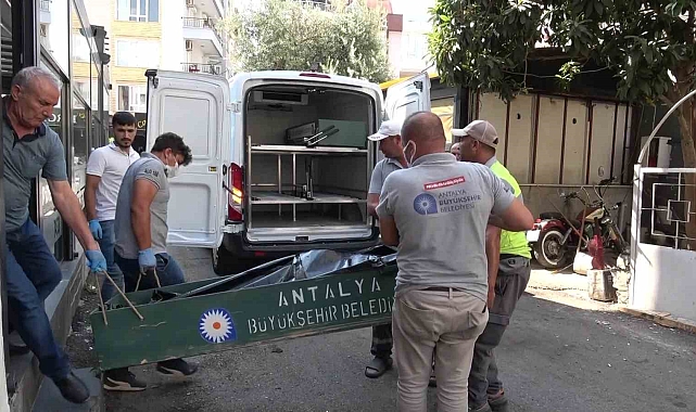 Aşçı çalıştığı mutfakta kanlar içerisinde bulundu