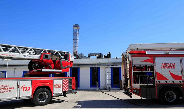 Balık Pazarı'nda çıkan yangın itfaiyeyi alarma geçirdi