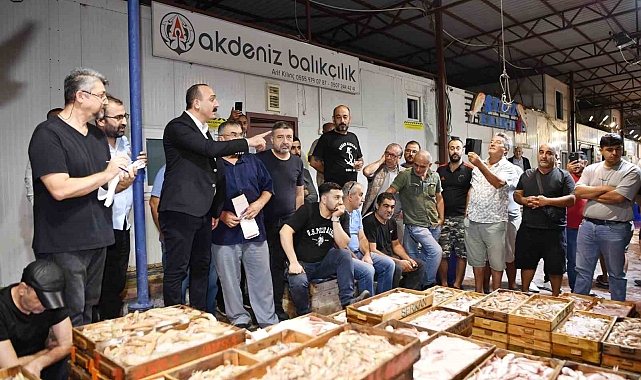 Başkan kotan balık mezatında