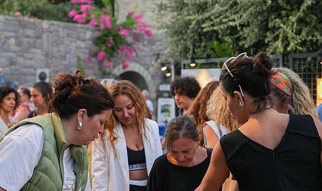 Bodrum'da hayvanseverler 'Sevgi Arttırma' etkinliğinde sanatla bir araya geldi