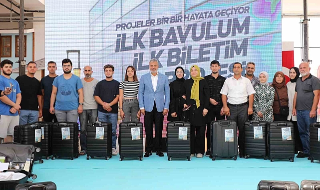 Depremzede öğrencilerin üniversite yolundaki ilk bavulu ve ilk bileti HBB'den