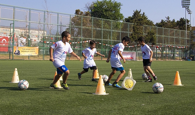 Futbol kursları yaz döneminde çocukların gözdesi oldu