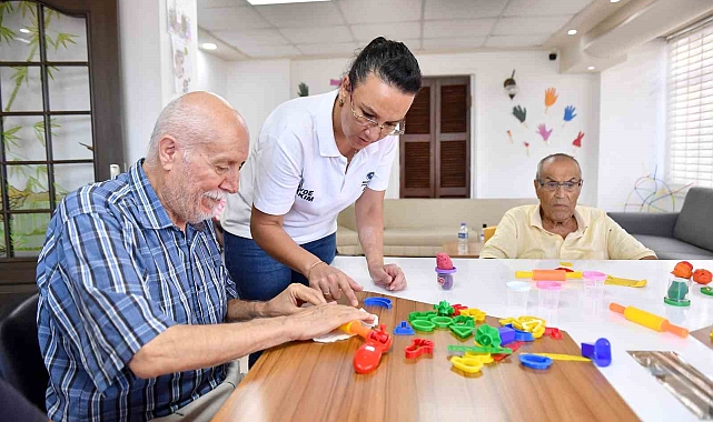 Gülümse Alzheimer Yaşam Merkezi'nden 22 hasta faydalanıyor