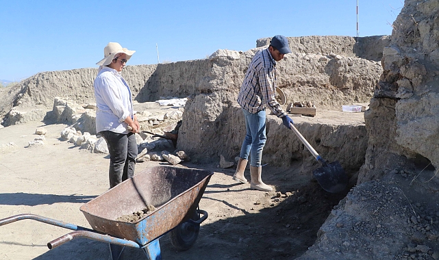 Hacılar Büyük Höyük'te buruk kazı