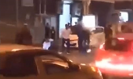 iki grubun tekmeli yumruklu kavgası kamerada
